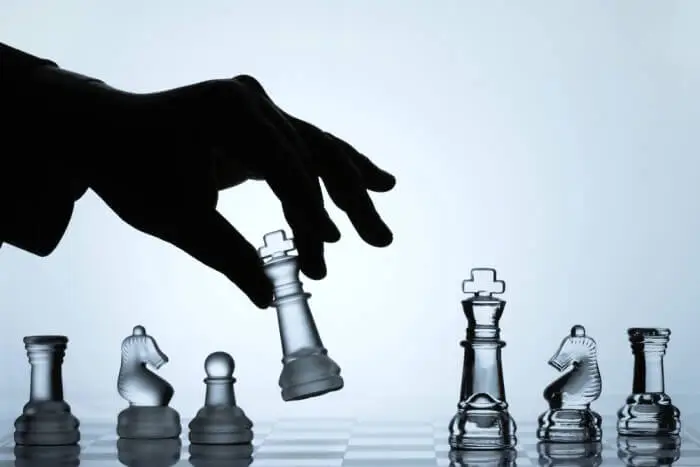 Estrategia corporativa representada en una partida de ajedrez